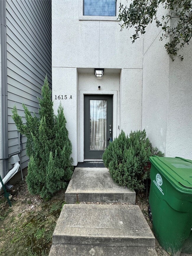 Building Photo - 1615 Milby St