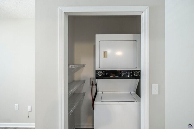 Building Photo - 309 Deerfield Cir