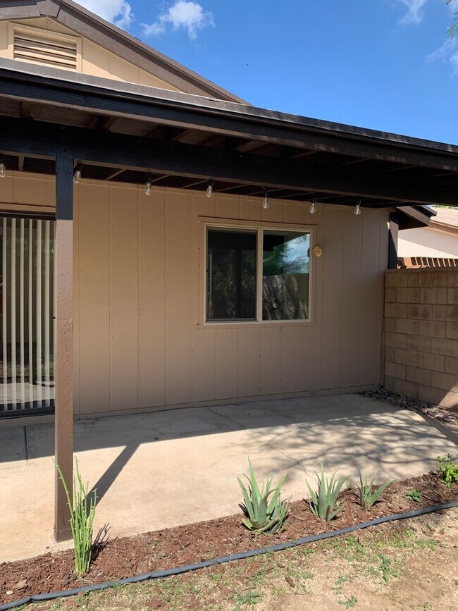 Building Photo - 3 bedroom 2 bath