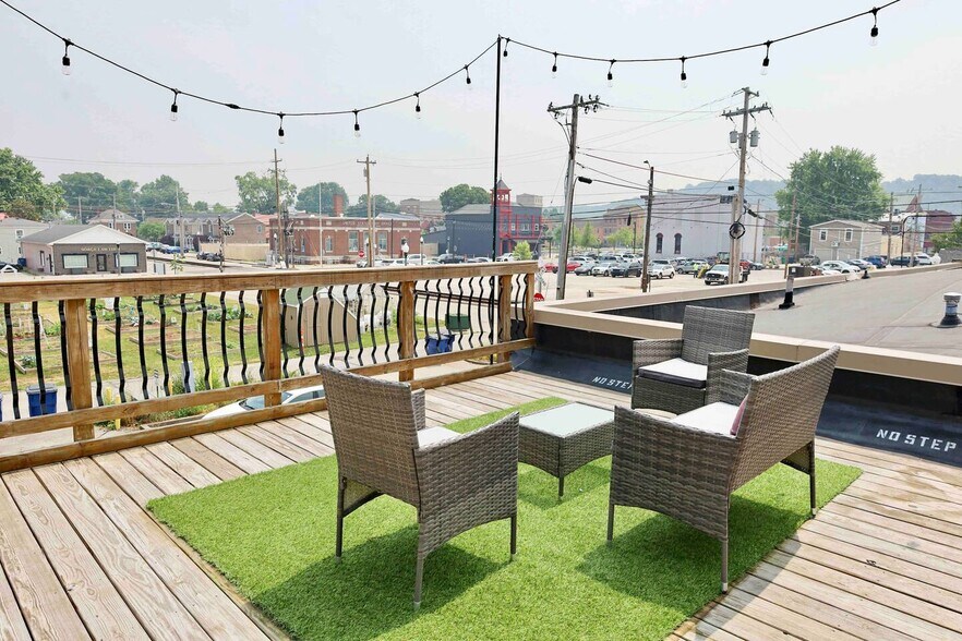 Private Back Deck Overlooks Community Garden and Pavilion - 208 Walnut St