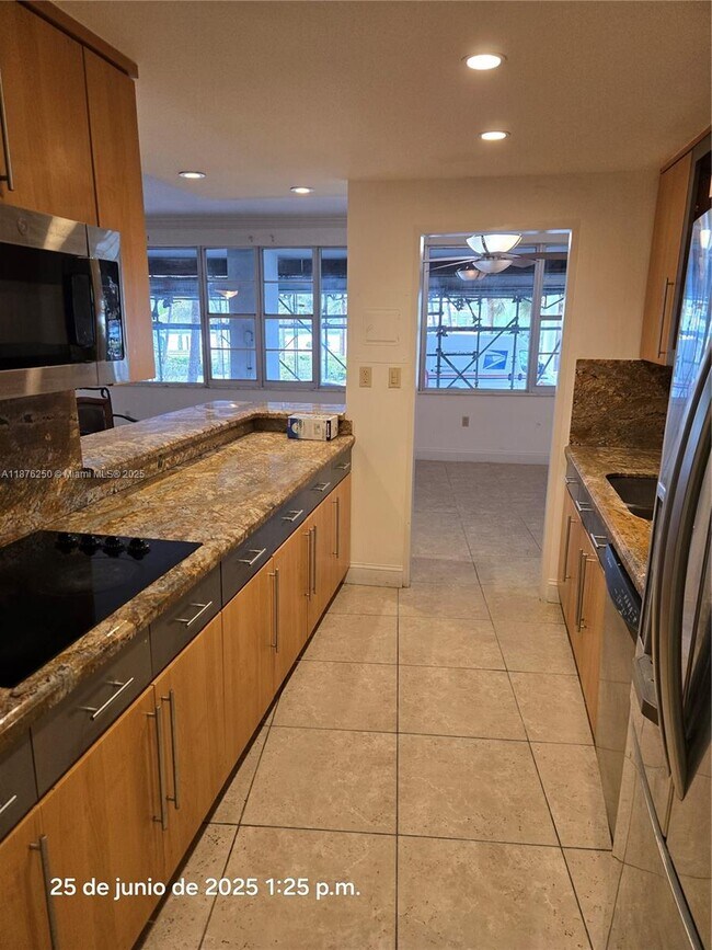 Building Photo - 5255 Collins Ave