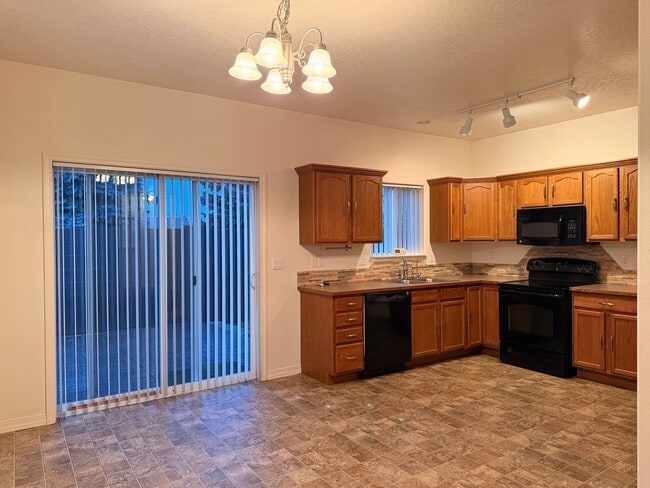 Building Photo - Home in the Landings