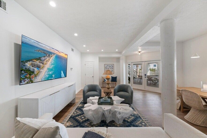 Building Photo - 169 Pompano St