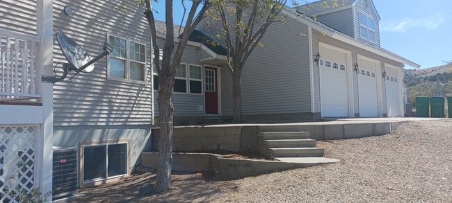 Building Photo - Spacious Home by Carson River