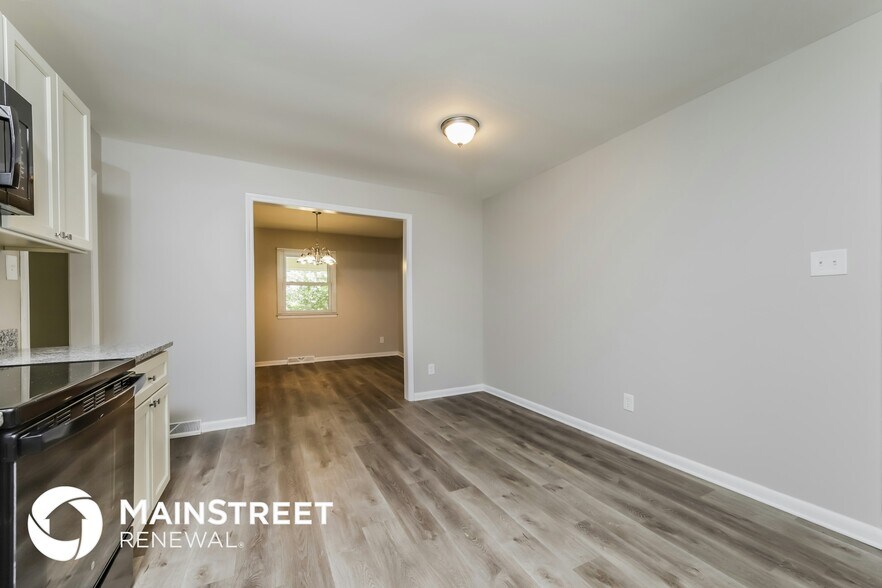 Building Photo - 332 Foxcroft Dr