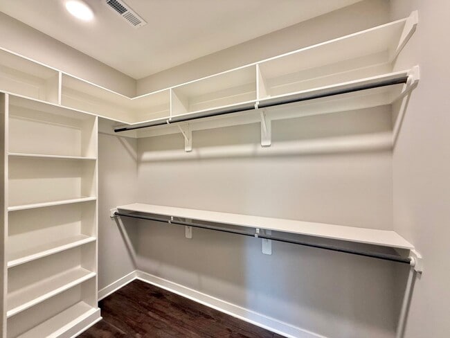 Building Photo - **OFFERING RENT PROMOTION FOR FIRST 6 MONT...