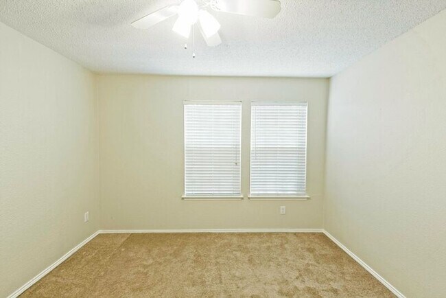 Building Photo - 1118 Water Oak Way