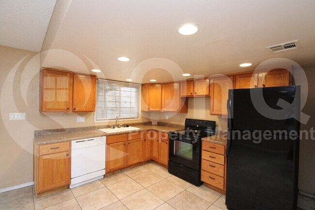 Building Photo - 6560 N 43rd Ave