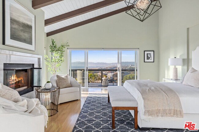 Building Photo - 249 Rees St