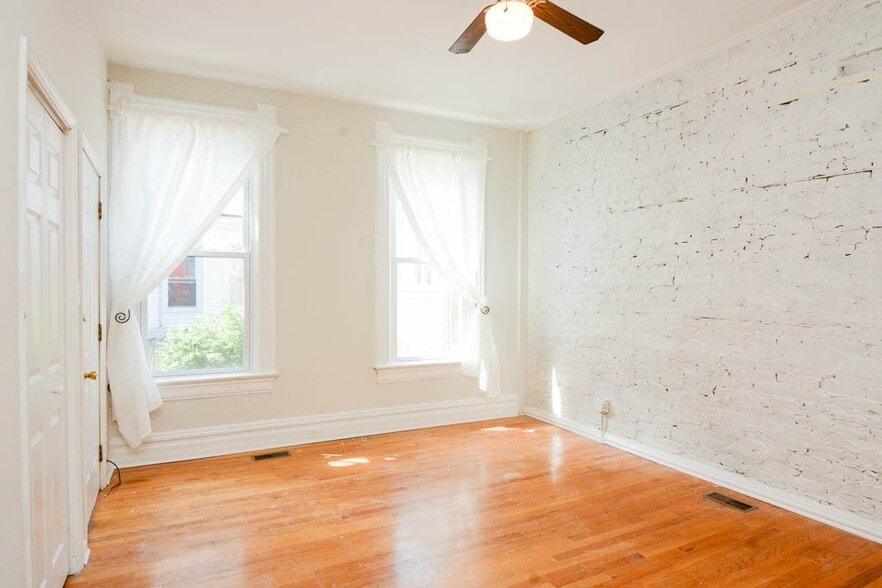 Building Photo - 1129 N Winchester Ave