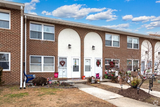Entrance - Knightsbridge Condominiums