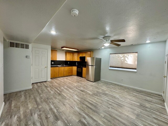 Building Photo - 122 N 400 W