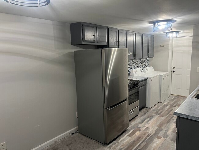 Building Photo - 824 W 59th Pl