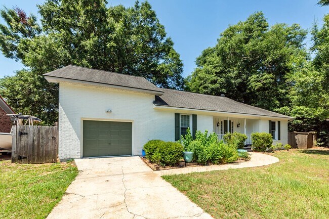 Building Photo - 765 Leafwood Rd