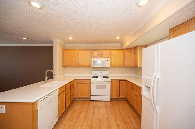 Building Photo - 1341 Alpine Loop
