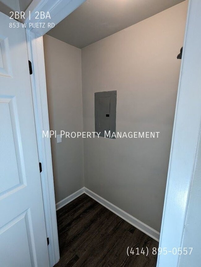 Building Photo - 853 W. Puetz Road - 2 Bedroom, 2 Bathroom ...