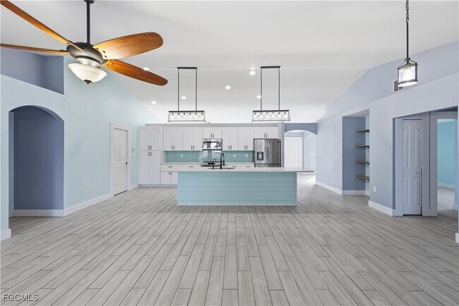 Building Photo - 1134 NE 4th Pl