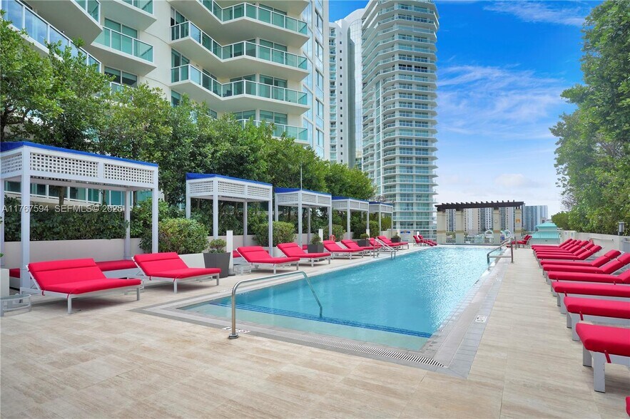 Building Photo - 250 Sunny Isles Blvd