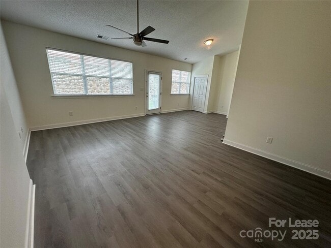 Building Photo - 6277 Alyssum Pl