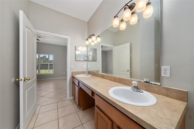 Building Photo - 607 Hacienda Cir