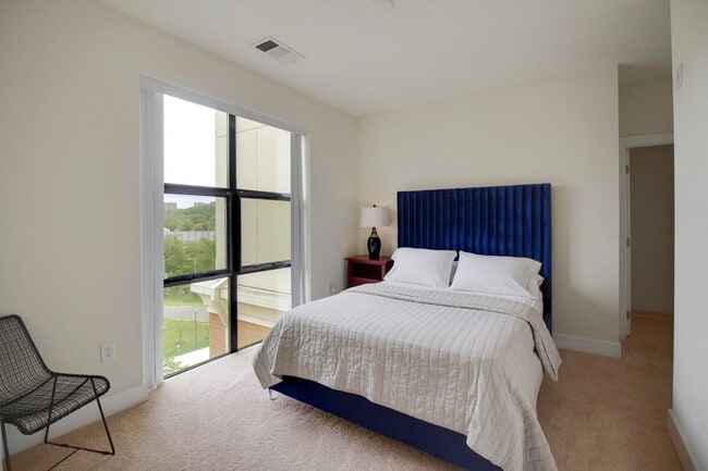 Building Photo - 200 S Peyton St