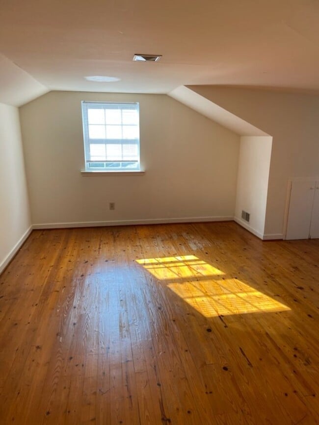 Building Photo - BEAUTIFUL SINGLE FAMILY HOME