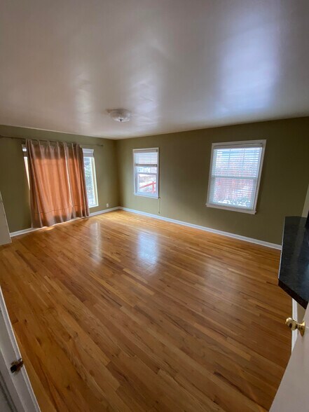 Building Photo - 773 E 11th Ave