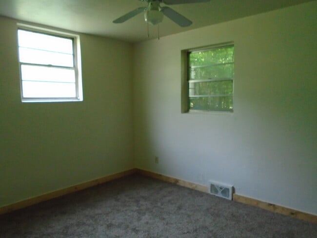 Building Photo - 2110 Elm Ln