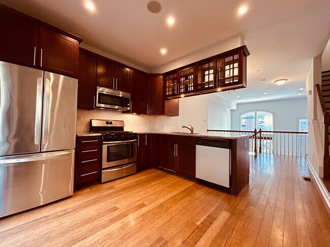 Building Photo - 1009 N 3rd St