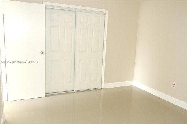 Building Photo - 3414 W Lake Pl