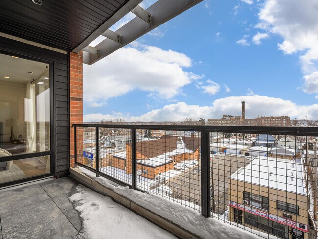 Building Photo - 6340 W Belmont Ave
