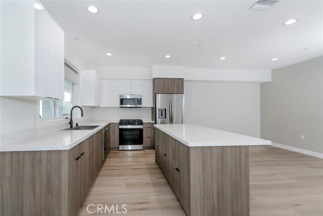 Building Photo - 10218 Fernglen Ave