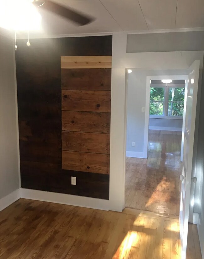 Building Photo - 2 Bed/1 Bath House