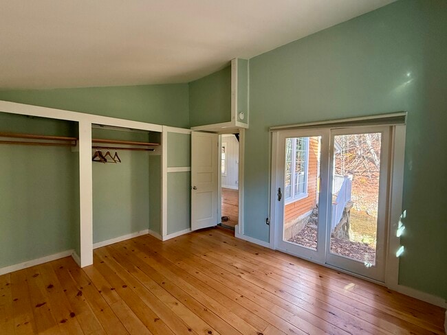 Building Photo - 256 Shelburne Falls Rd