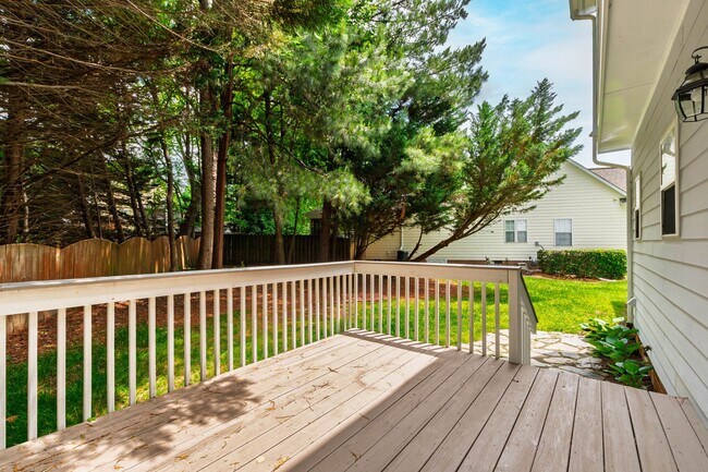 Building Photo - Charming 4-Bedroom with Backyard Retreat i...
