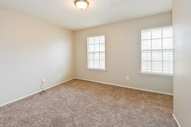 Building Photo - 1219 Briarmead Dr