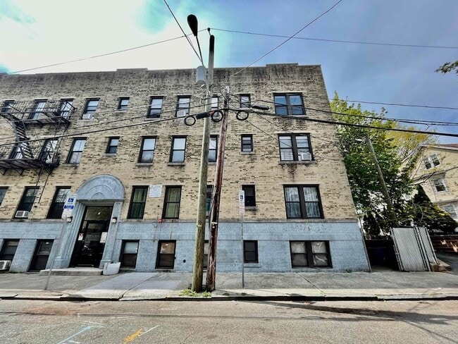 Building Photo - 1 Noll Pl