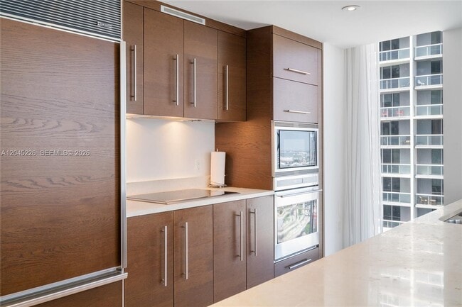 Building Photo - 475 Brickell Ave