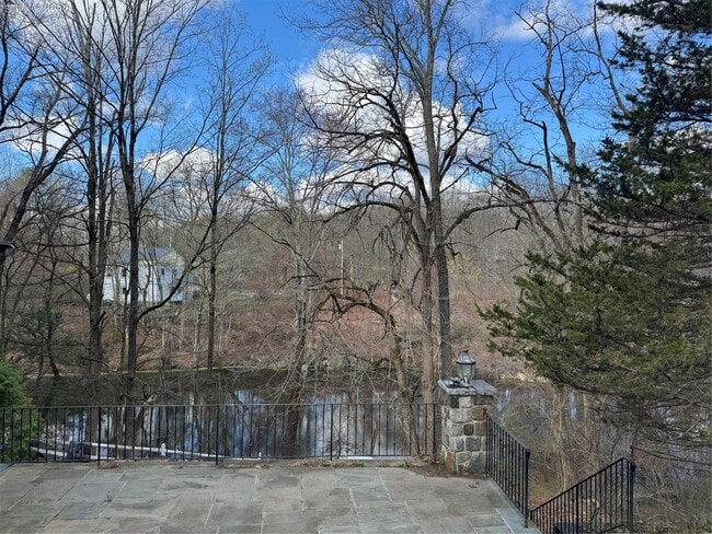 Building Photo - 2119 Maple Ave