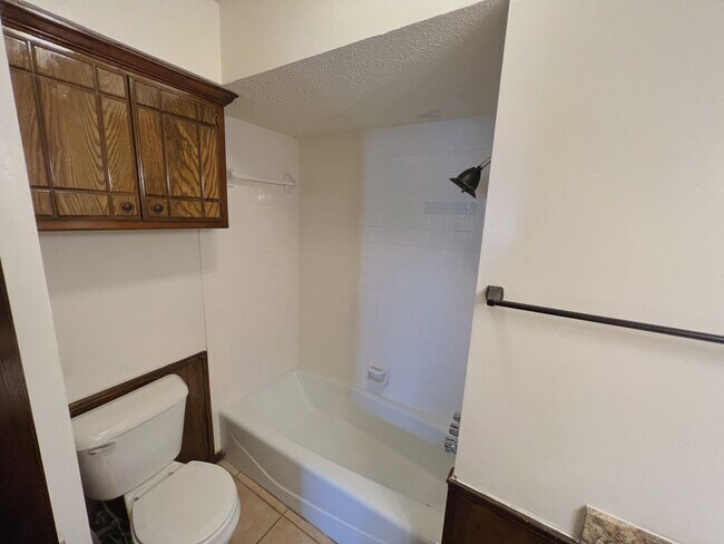 Building Photo - CHARMING 3 BED IN EDMOND!