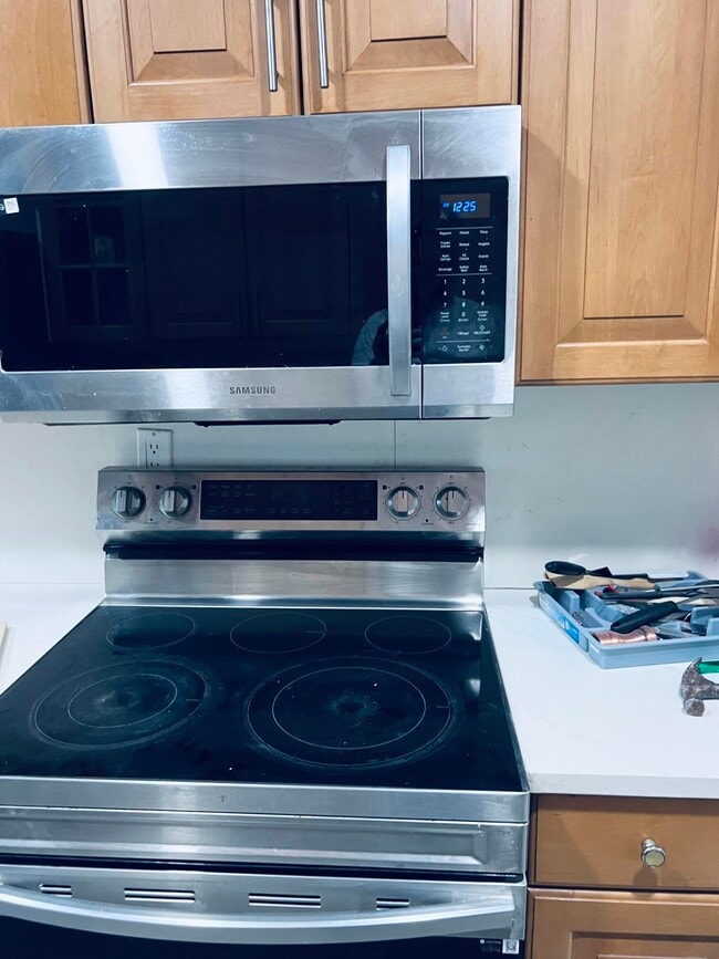 Building Photo - 759 Caroline Ave