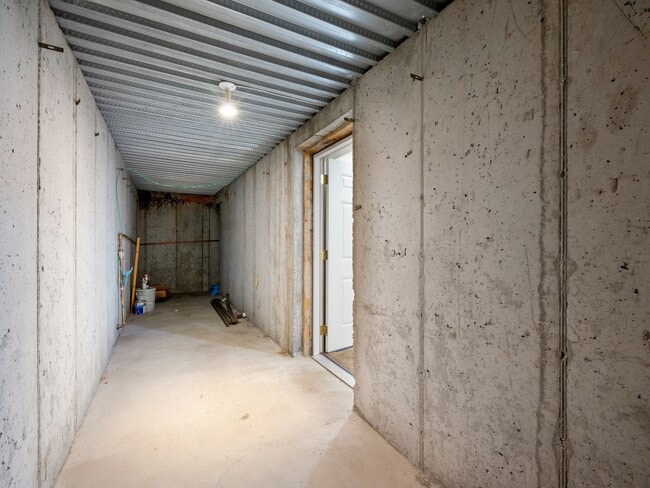 Building Photo - 25 E 2250 N
