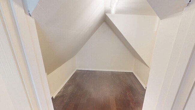 Building Photo - Charming Cape Cod Home | Hardwood Flooring