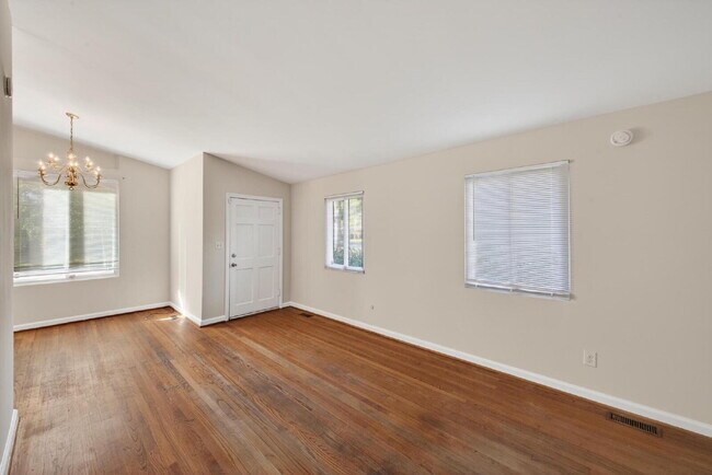 Building Photo - Brick Home AVAILABLE NOW