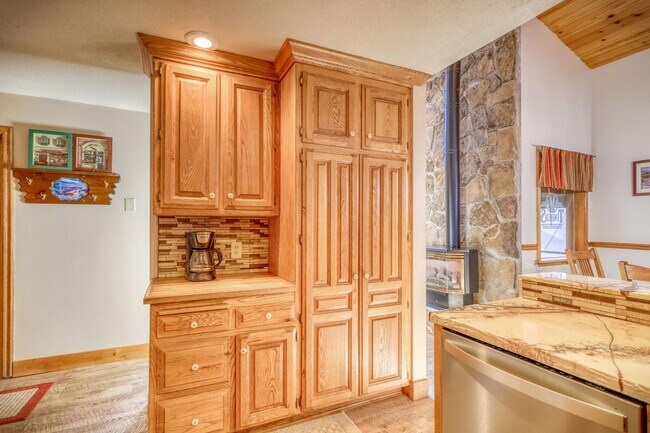 Building Photo - Timbers Condo
