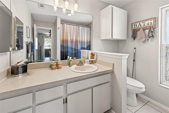 Building Photo - 3242 Laurel Dale Dr