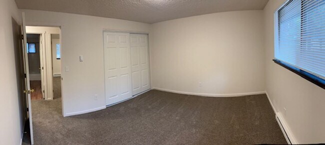 Building Photo - 1072