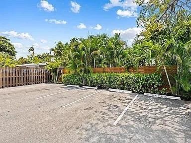 Building Photo - 808 NE 17th Way