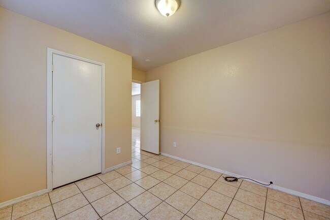 Building Photo - 102 Adams St