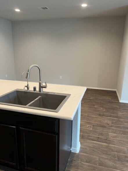 Building Photo - 530 Ashley Falls Ln
